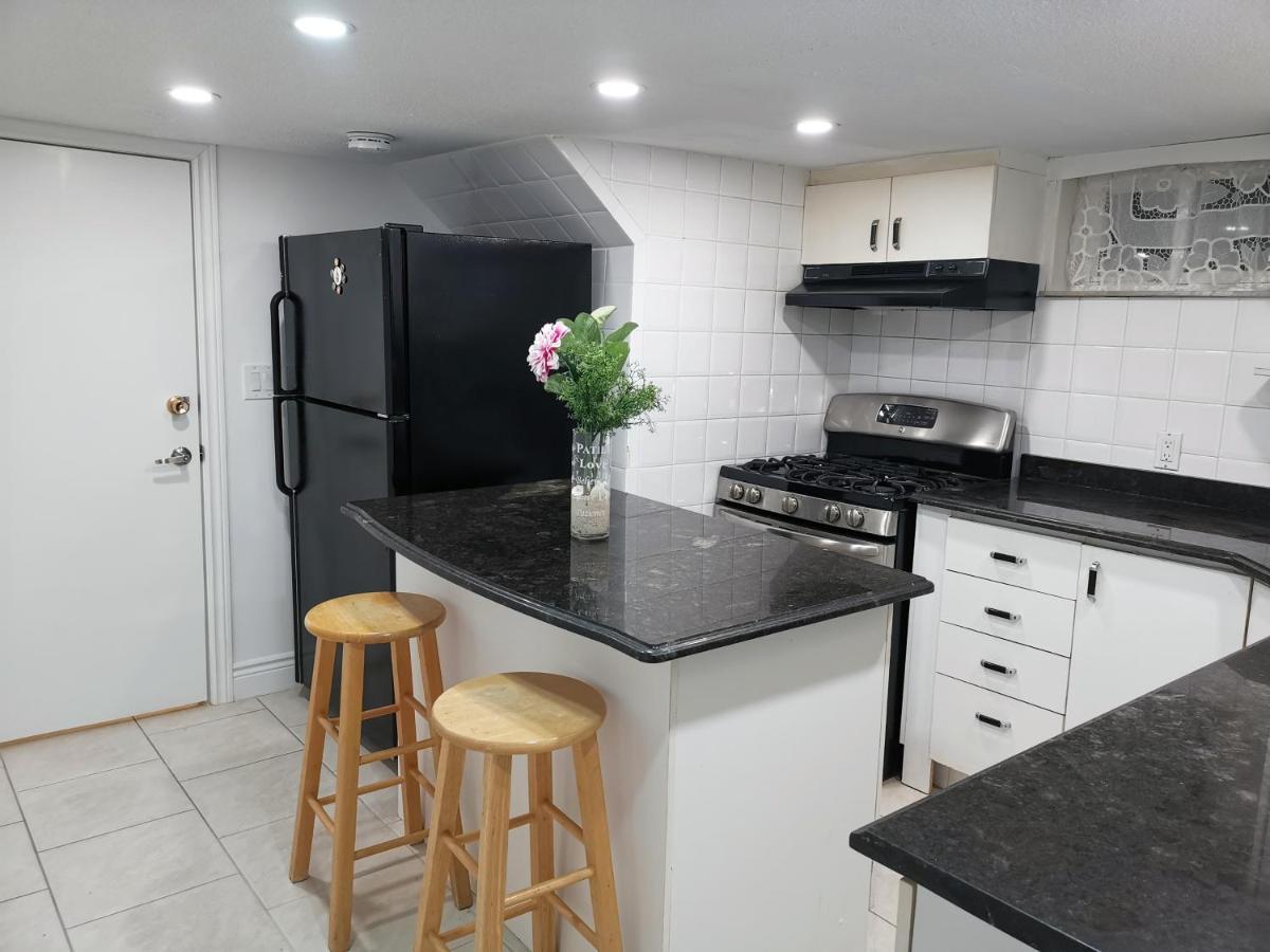 Tidy Private Rooms With Full Kitchen Toronto Exteriér fotografie
