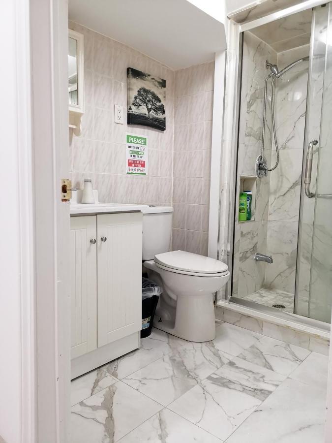Tidy Private Rooms With Full Kitchen Toronto Exteriér fotografie